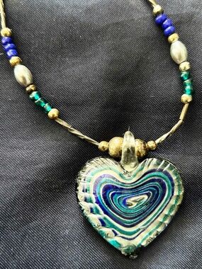 NECKLACE BLOWN GLASS HEART METALLIC PARTS NAVY/TURQUOISE/WHITE WITH SILVER TONE
